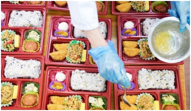 お弁当の調理、盛付、調理補助写真