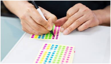 軽作業、DMチラシ折り写真